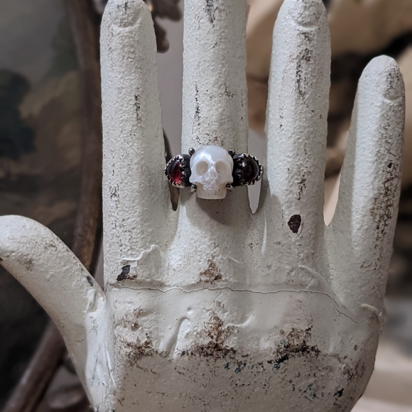 Sterling Silver Pearl Skull & Garnet Heart Ring - Picture 6 of 8